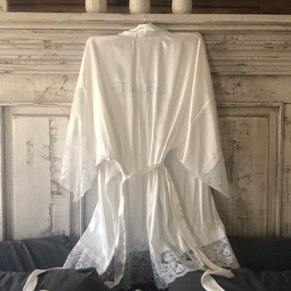 👰🏻 The Bride 👰🏻 Satin robe with lace detail